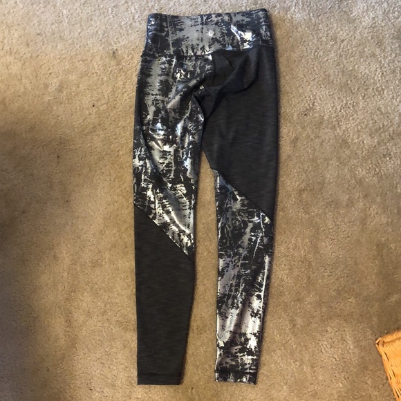 Lululemon leggings size 6, metallic, high waist - Picture 7 of 7